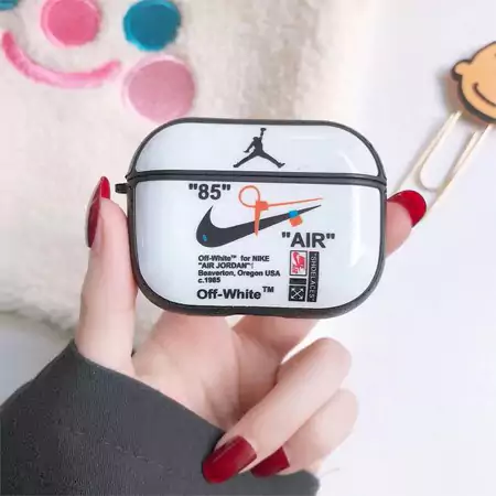 ナイキ airpods 4 ケース