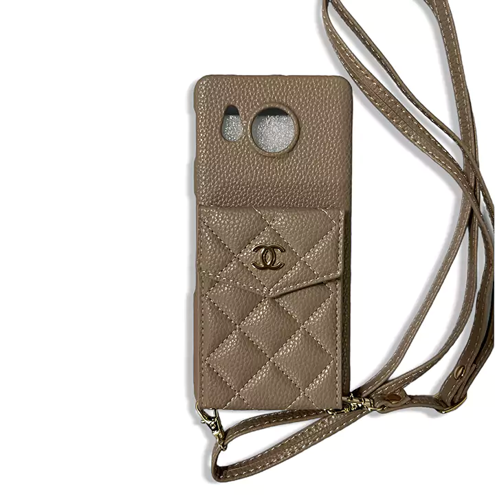 chanel ブランドロゴ 耐衝撃 アクオス R8 Pro カバー