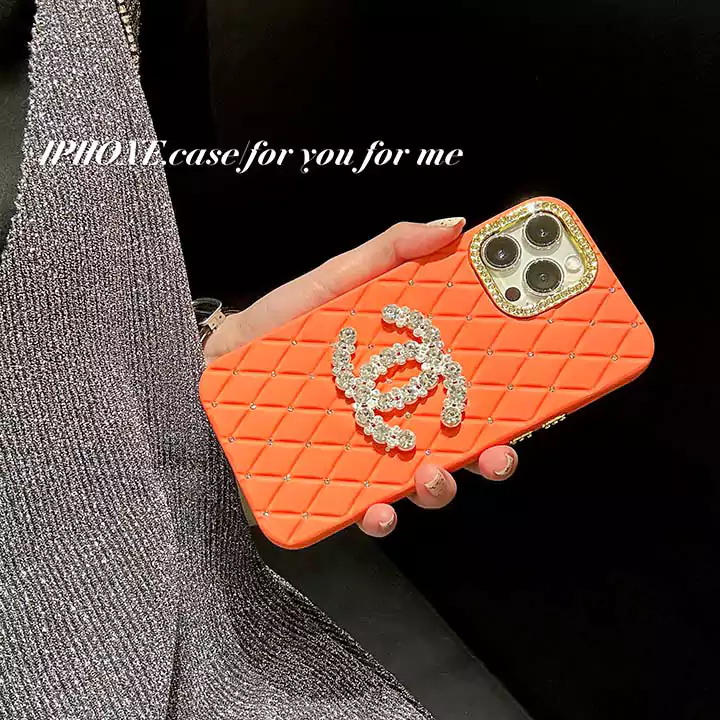 chanel iphone15ケースラインストーン付き