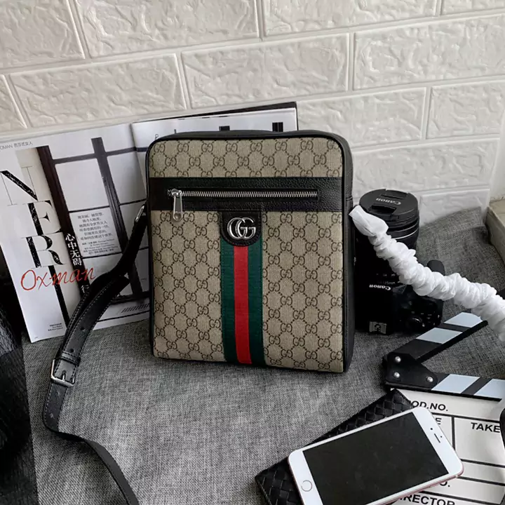 Gucci バッグ，グッチ スプリーム スモール ショルダーバッグ