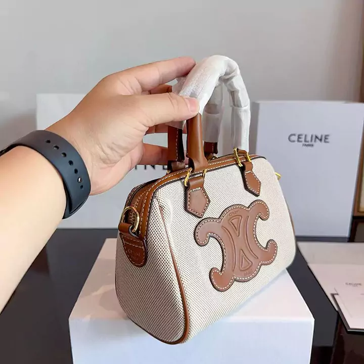 斜め掛けバッグ CELINE