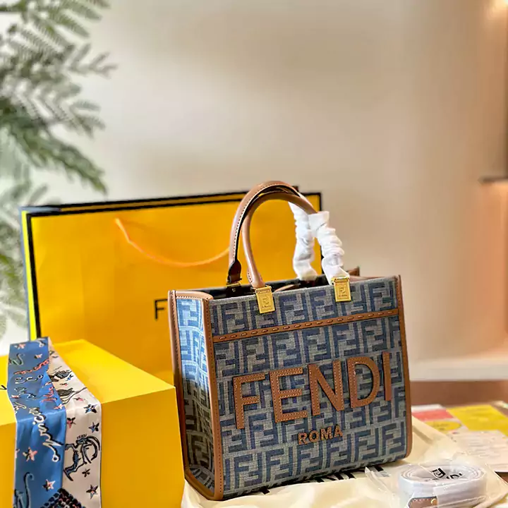 Fendi ショルダーバッグ おしゃれ ハイブランド フェンディ バッグ おしゃれ