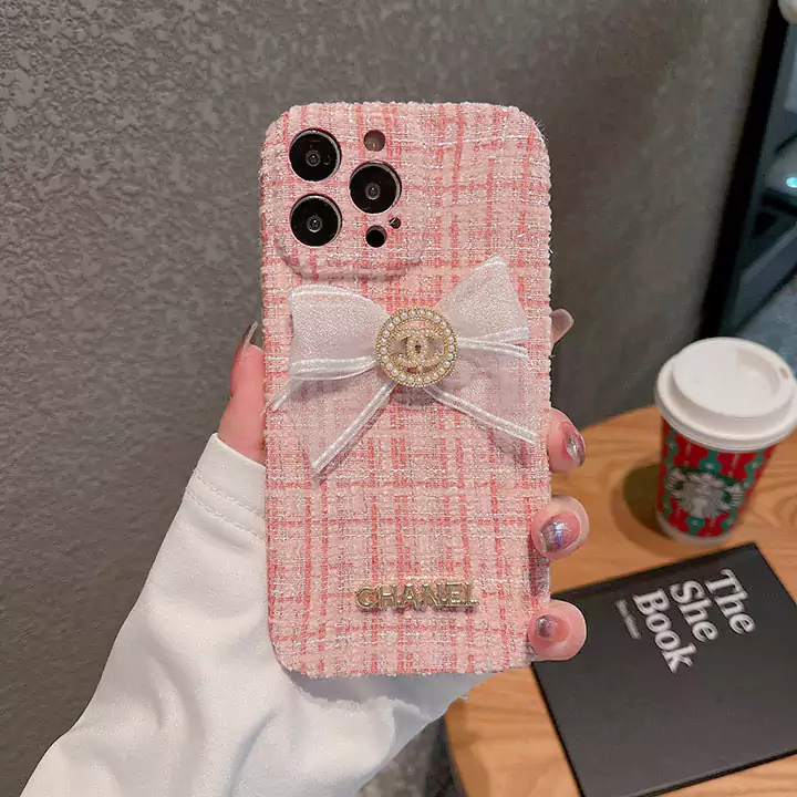 レディースに人気！シャネル（CHANEL）のiphone 14カバーです。シャネル iphone 16 15 ケース  Chanel iphone 16 15 ケースアイコニックなキルティングデザインとココマークが特徴！オシャレなチェーンストラップ付き、かつ高級感ある仕上がり！2色展開、どんなコーデにもマッチします！