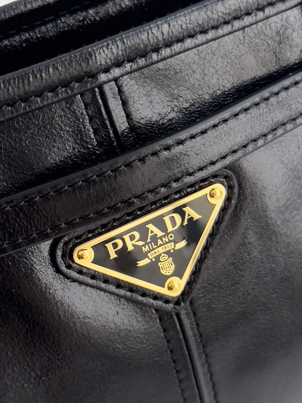 Prada ミディアムトートバッグ