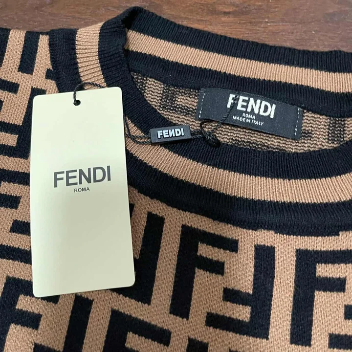 フェンディ FFロゴ ズッカ 総柄 ニットセーター モカ 黒 ブラック レデイース 秋冬服 ブランド FENDI タイトフィット 長袖セーター おしゃれ